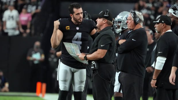 Las Vegas Raiders quarterback Derek Carr (4) speaks with head coach Jon Gruden 
